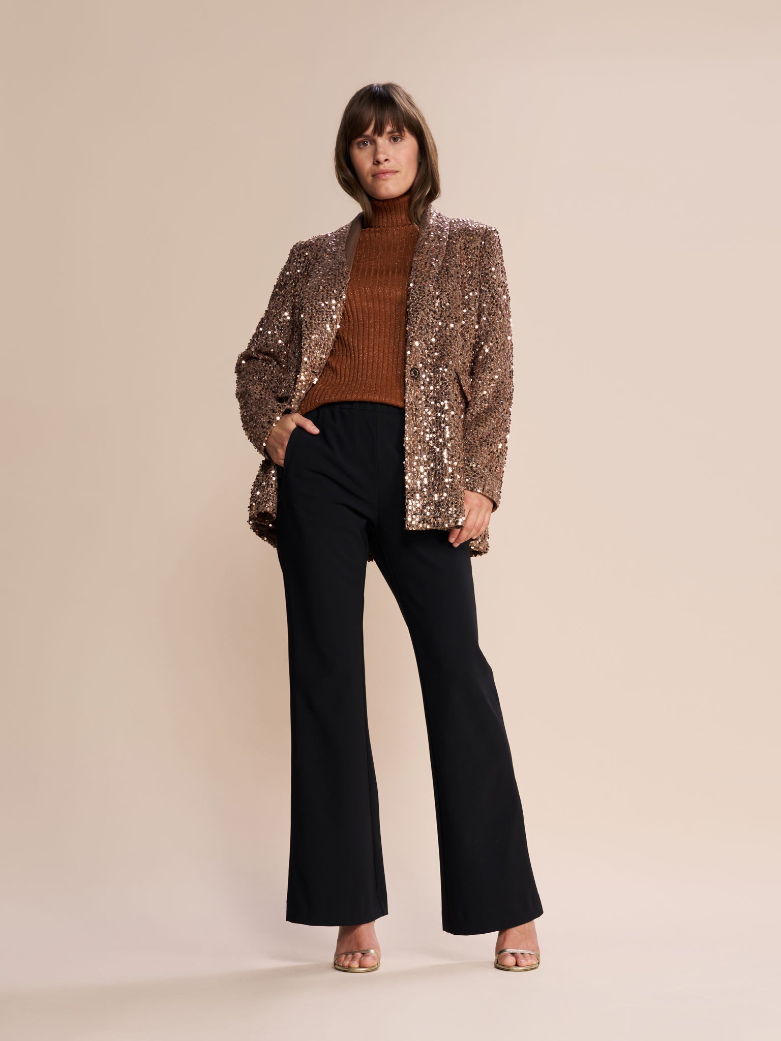 Modelshot / Light Brown / Detail